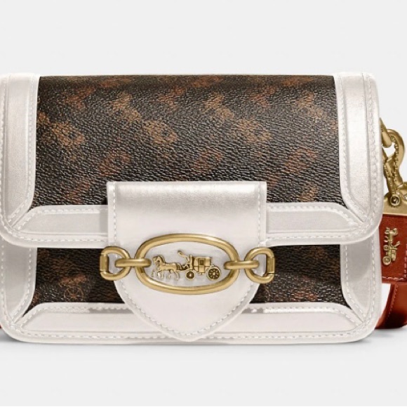 Hero Crossbody With Horse And Carriage Print - Picture 6 of 9
